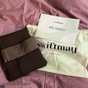 Swiftmay fleece-lined caramel Olivia tights.